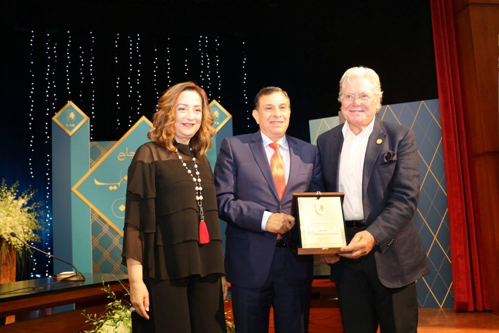 جامعة بيروت العربية كرّمت الفنان حسين فهمي ومنحته لقب “ربيع كل الفنون”