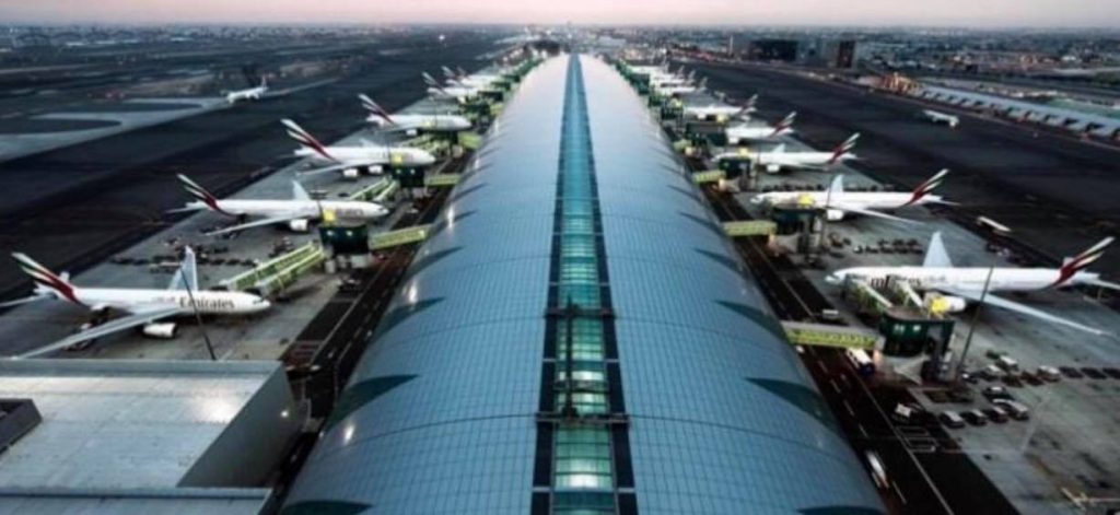 (بالفيديو) مطار دبي الدولي يغرق في ألامطار