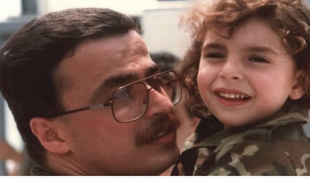 ريمي بندلي تودّع والدها: “رِد علييّ يا بابا حاكيني