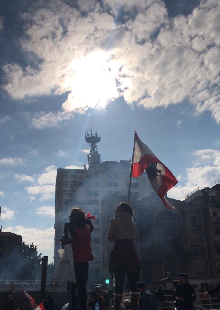 شاشة – تلفزيون “الثورة اللبنانية” يولد من خارج “العنف”