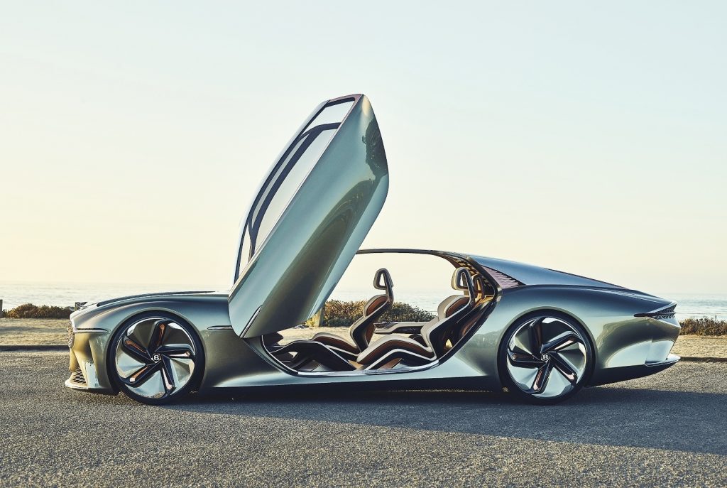 بنتلي EXP 100 GT تفوز بلقب أجمل سيارة نموذجية في المهرجان الدولي للسيارات في فرنسا