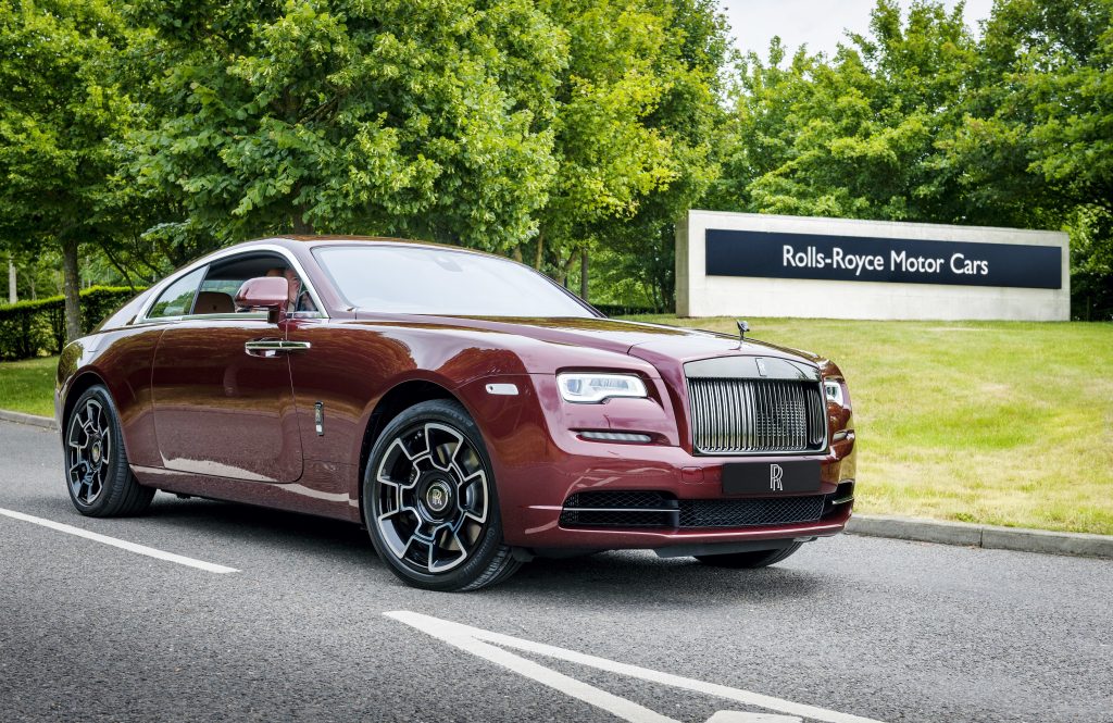 رولز – رويس تستأنف عمليات تسليم السيارات للعملاء بعد إعادة افتتاح مصنعها في غودوود