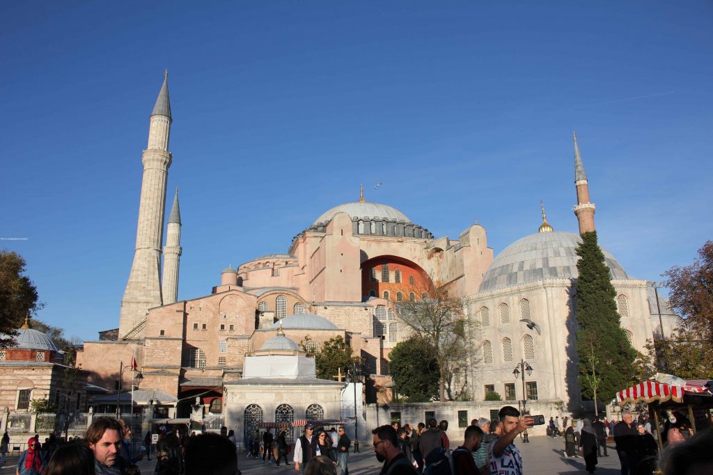 المحكمة العليا تلغي وضع آيا صوفيا كمتحف .. وأردوغان يوقع مرسوماً يعيده الى مسجد