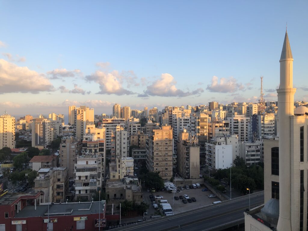 هل تفتح المحال والمؤسسات التجارية في بيروت أبوابها اليوم؟