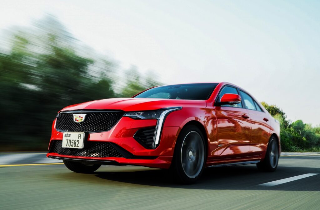كاديلاك تقدم أول نماذج CT4-V وCT5-V في الشرق الأوسط