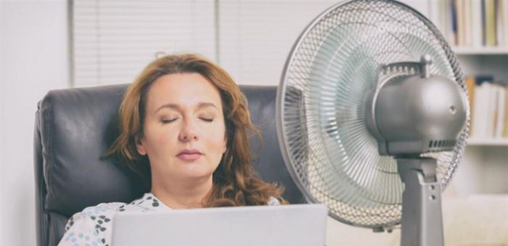 تنبيه.. مشاكل صحية تتعرض لها بسبب استخدام المروحة في المنزل