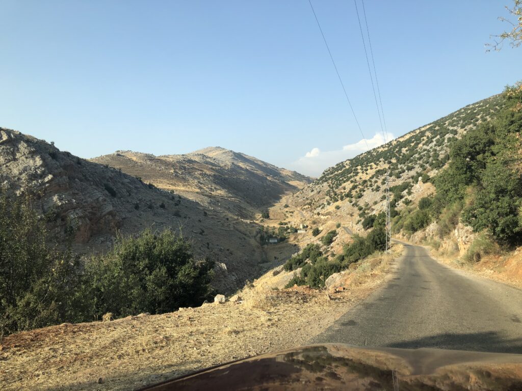 أصوات انفجارات… ماذا يجري في مزارع شبعا ومرتفعات الجولان؟