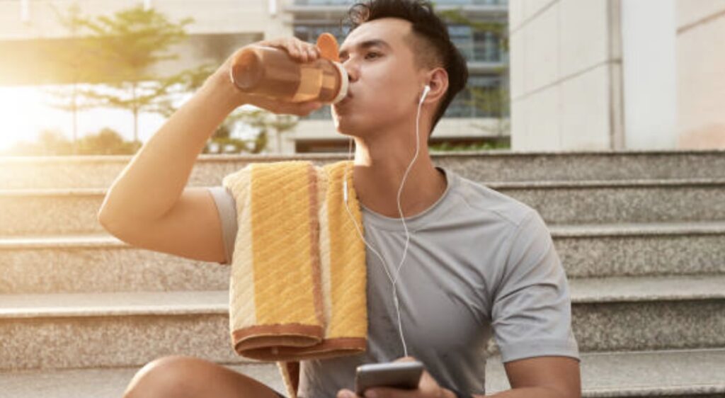 تحسين وظائف المخ وتقليل الصداع، وحتى فقدان الوزن.. فوائد غير معروفة لشرب الماء