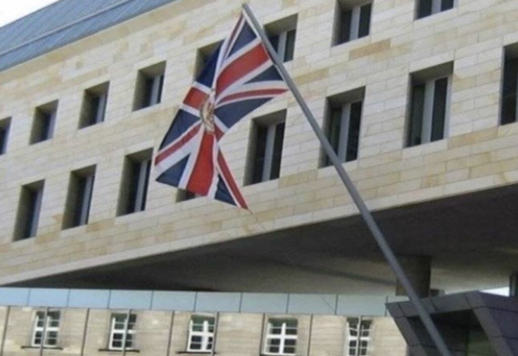 توضيح من السفارة البريطانية حول مغادرة سفيرها وعائلات دبلوماسيين