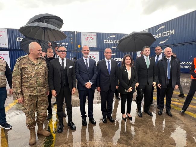 وصول مساعدات مصرية إلى مرفأ بيروت لدعم النازحي