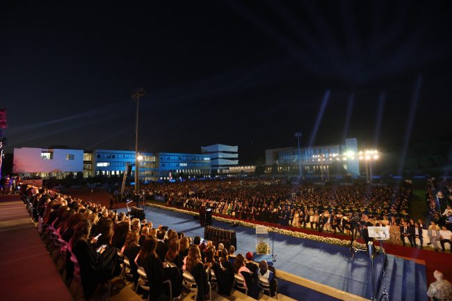 جامعة البلمند تحتفل بتخرّج طلّابها للعام 2026