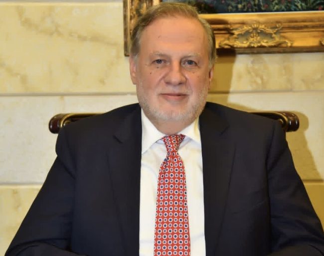 حين يحاضر في العفّة من تلوّثت يداه بالفساد.. بقلم نزيه حمَد