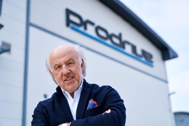رئيس “برودرايف” دايفيد ريتشاردز يحيي ذكرى مرور 50 عاماً على تنظيم رالي الكويت وإطلاق رياضة السيارات في الخليج العربي
